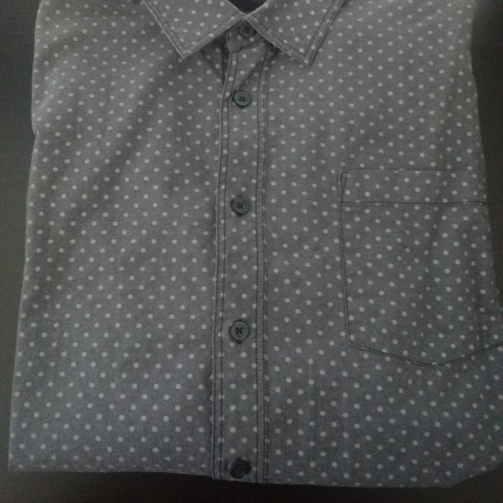 MOSSIMO SHORT SLEEVE BUTTON DOWN